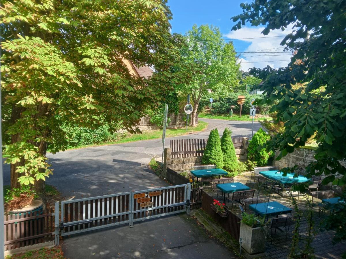 Hotel U Zeleneho Stromu - Zum Gruenen Baum Hřensko Dış mekan fotoğraf