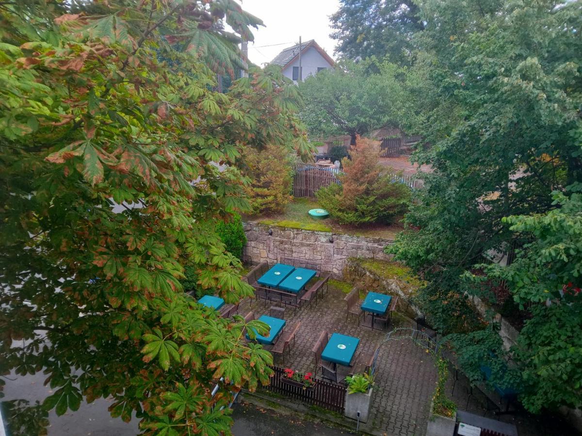Hotel U Zeleneho Stromu - Zum Gruenen Baum Hřensko Dış mekan fotoğraf