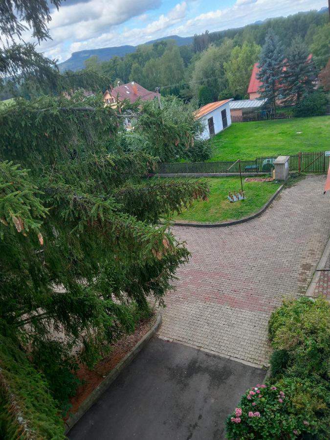 Hotel U Zeleneho Stromu - Zum Gruenen Baum Hřensko Dış mekan fotoğraf