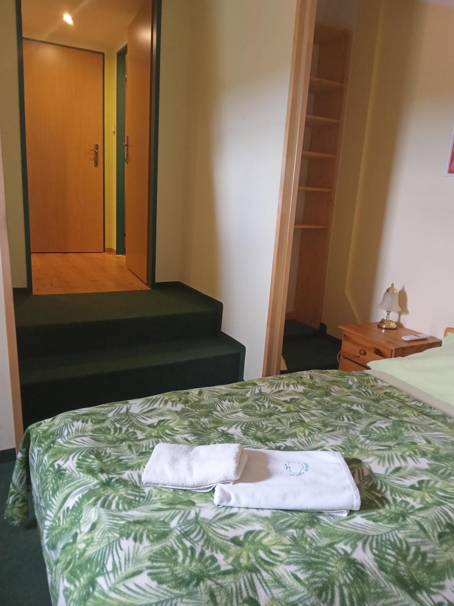 Hotel U Zeleneho Stromu - Zum Gruenen Baum Hřensko Dış mekan fotoğraf