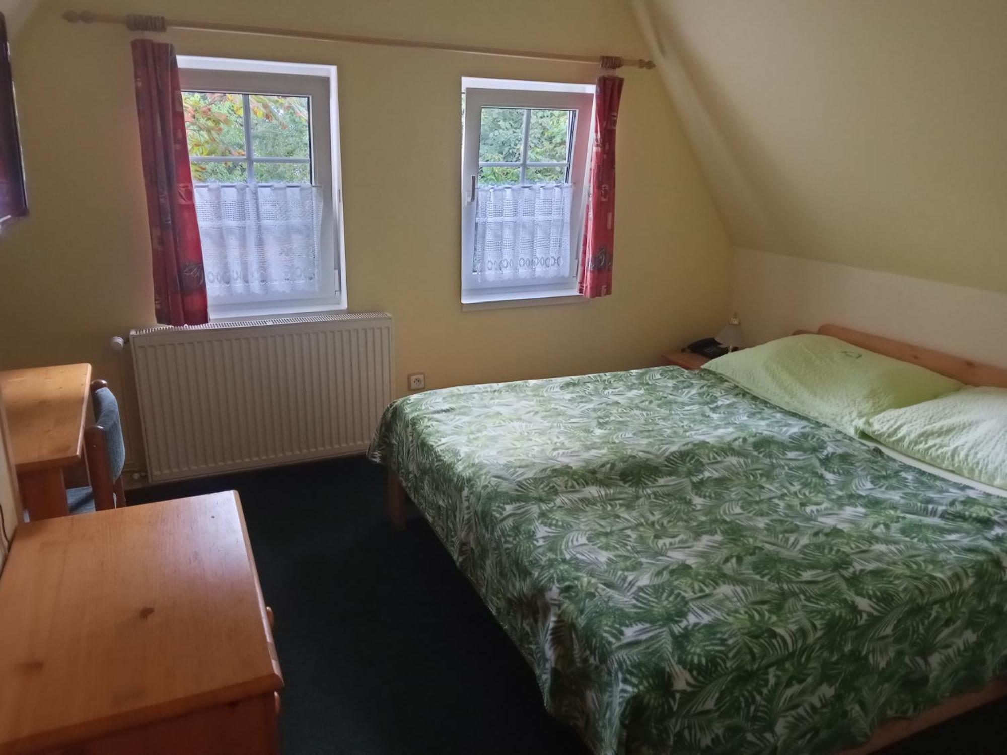 Hotel U Zeleneho Stromu - Zum Gruenen Baum Hřensko Dış mekan fotoğraf