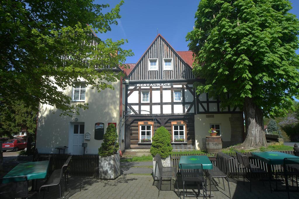 Hotel U Zeleneho Stromu - Zum Gruenen Baum Hřensko Oda fotoğraf